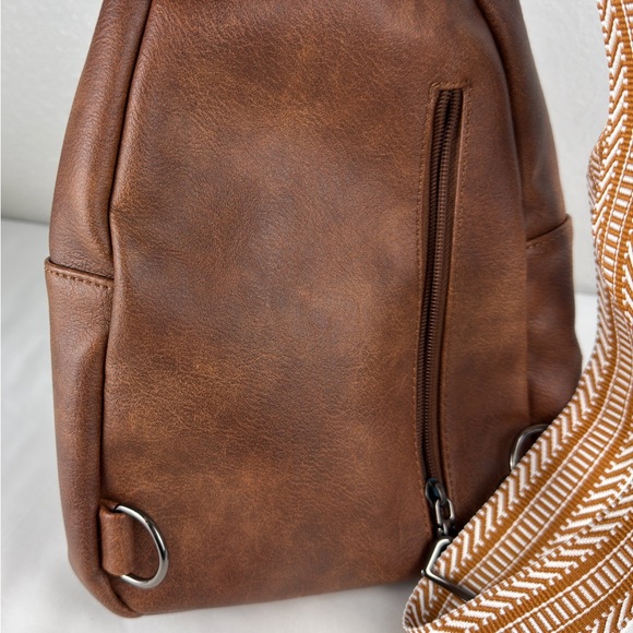 NWT Women’s Stylish Brown Vegan Leather Crossbody Bag - Picture 6 of 11